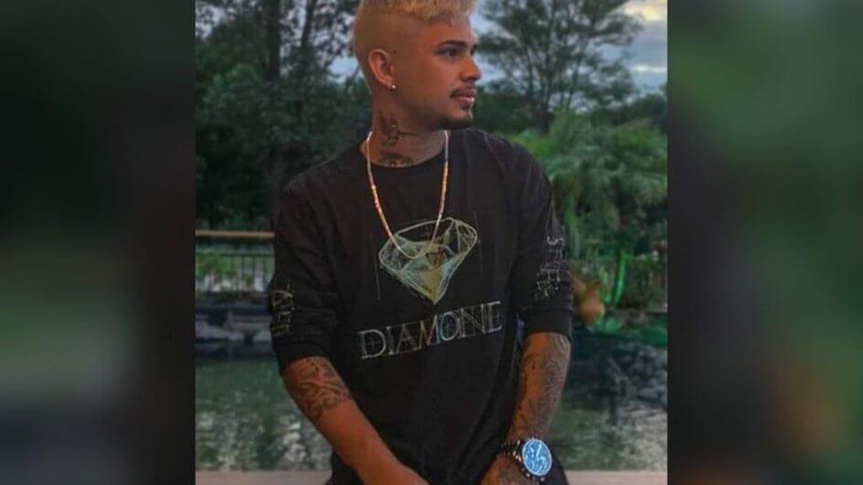 Adrian não resistiu aos ferimentos e morreu no local