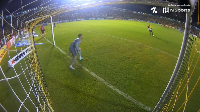 Marcelo Hermes bateu a cobrança decisiva para o Criciúma