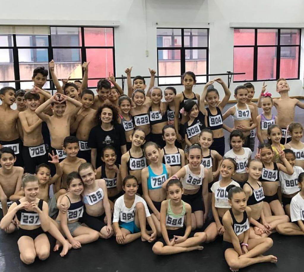 Alunos da Escola do Teatro Bolshoi em Joinville