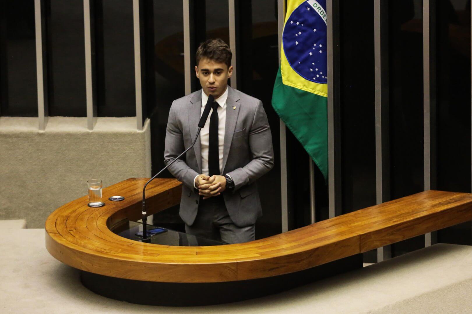nikolas político