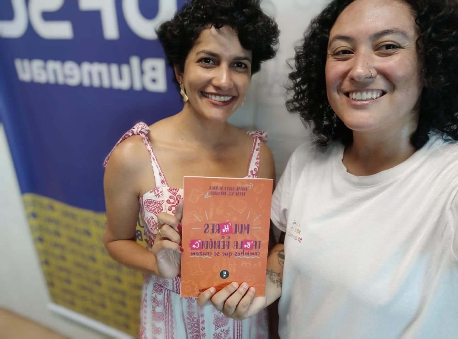 Raissa Souza Rezende com a professora Keysy Solange Costa Nogueira são autoras do livro "Mulheres e a tabela periódica: caminhos que se cruzam"