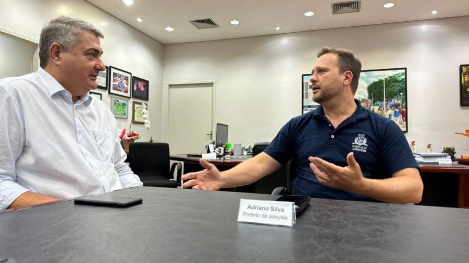 Antídio Lunelli visitou Adriano Silva na prefeitura de Joinville
