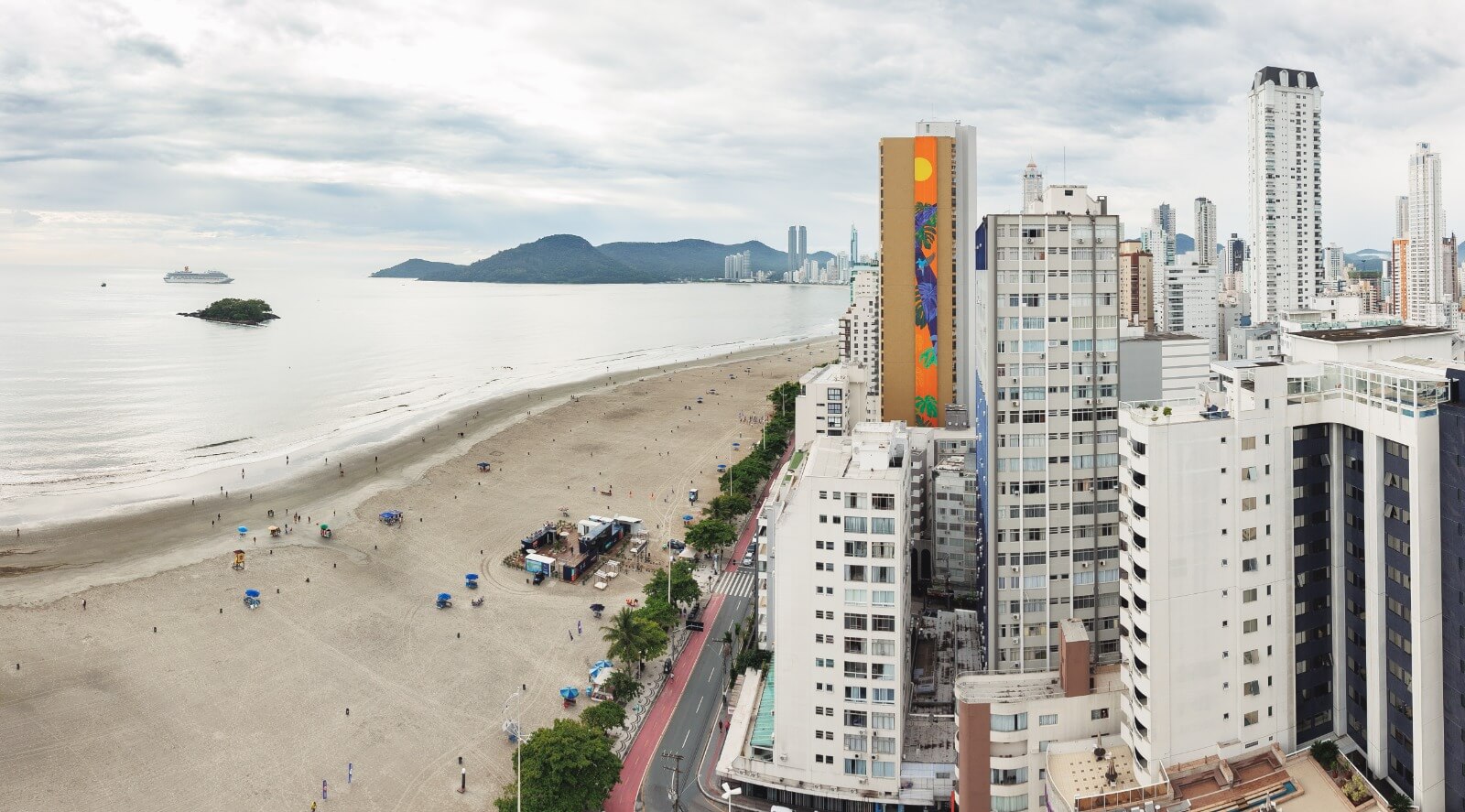 Balneário Camboriú ganha grafite mais alto do mundo