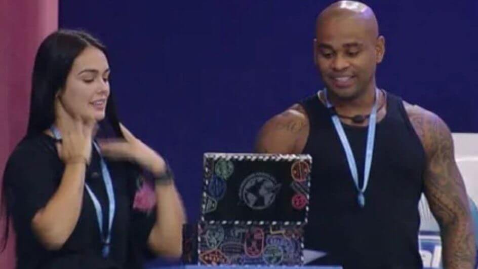 Larissa e Cézar Black vão poder imunizar uma pessoa (Foto: Globo, reprodução)