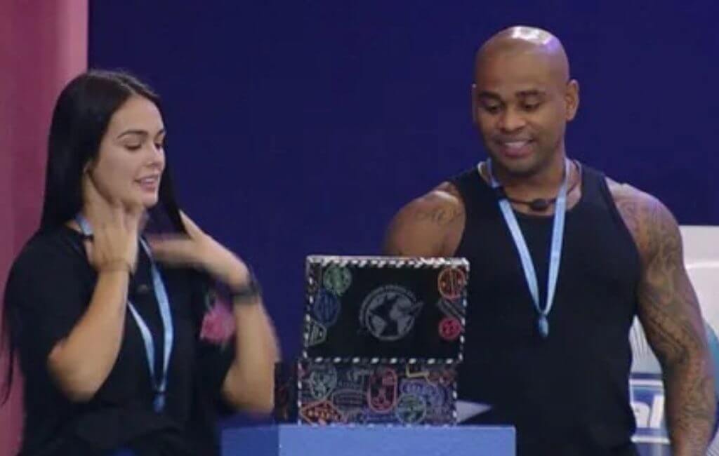 Larissa e Cézar Black vão poder imunizar uma pessoa (Foto: Globo, reprodução)