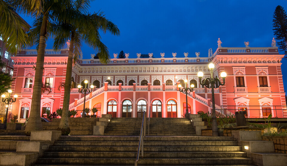 Revisite os registros históricos, as lendas, folclores e trabalhos dedicados