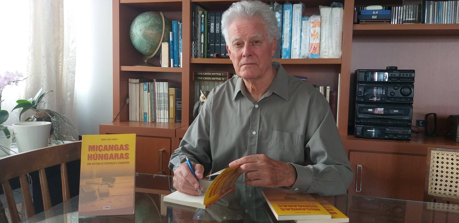 Danilo Silvio Aurich lança livro na Fundação Cultural BADESC.