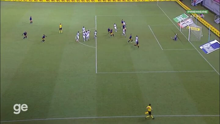 Fernandinho fez de falta o segundo gol do Retrô contra o Avaí