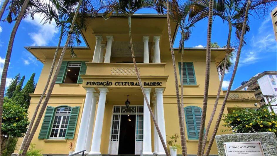 Fundação Cultural BADESC fica no Centro de Florianópolis.