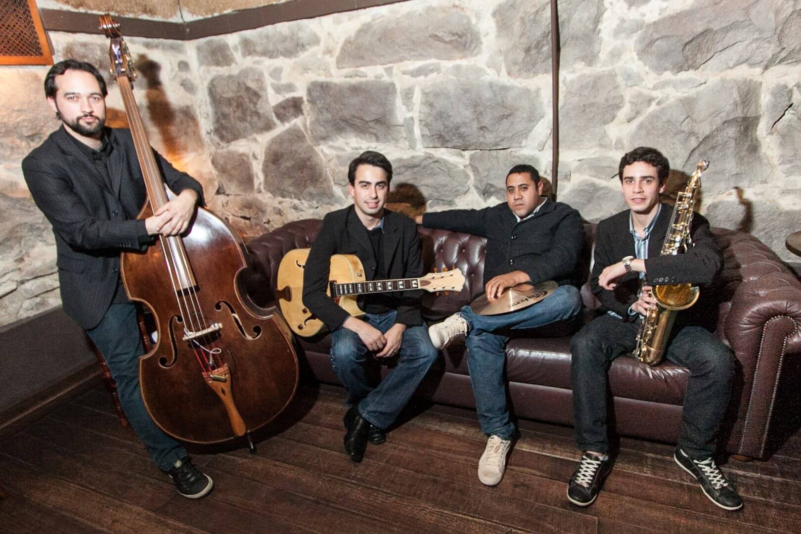 Músicos sobem aos palcos nesta terça-feira