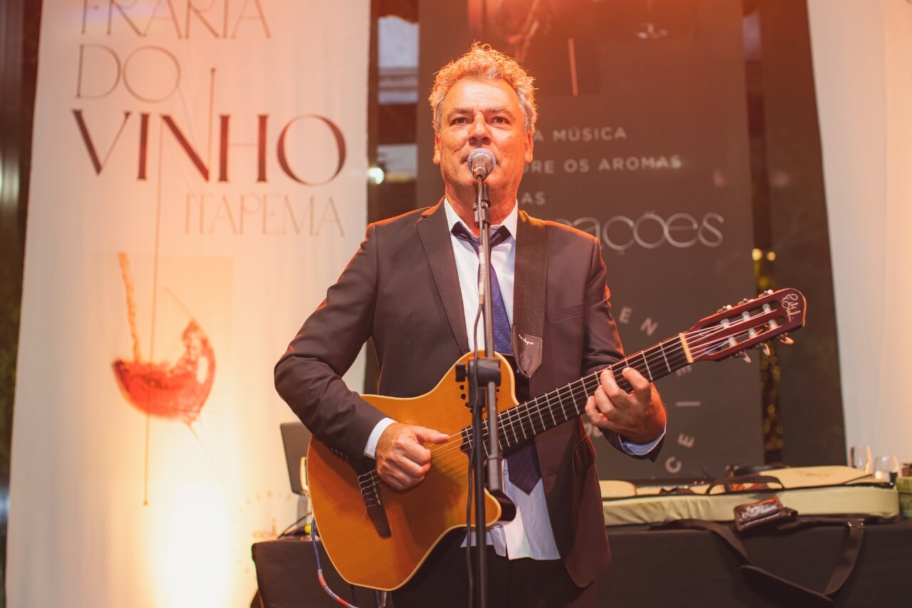 Luiz Meira faz tributo a Gal Costa em Florianópolis