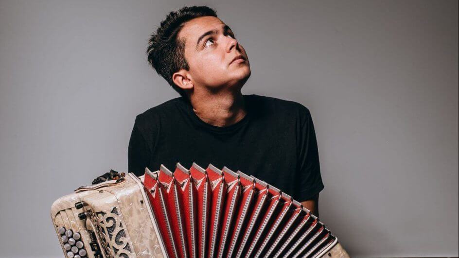 Músico de SC lança single e prepara concertos na Europa