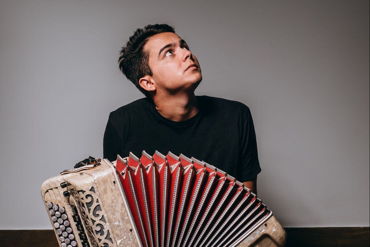 Músico de SC lança single e prepara concertos na Europa
