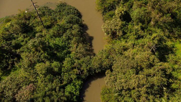 Ponto no qual o rio Jaguarão próximo ao rio Cachoeira: macrodrenagem ainda distante