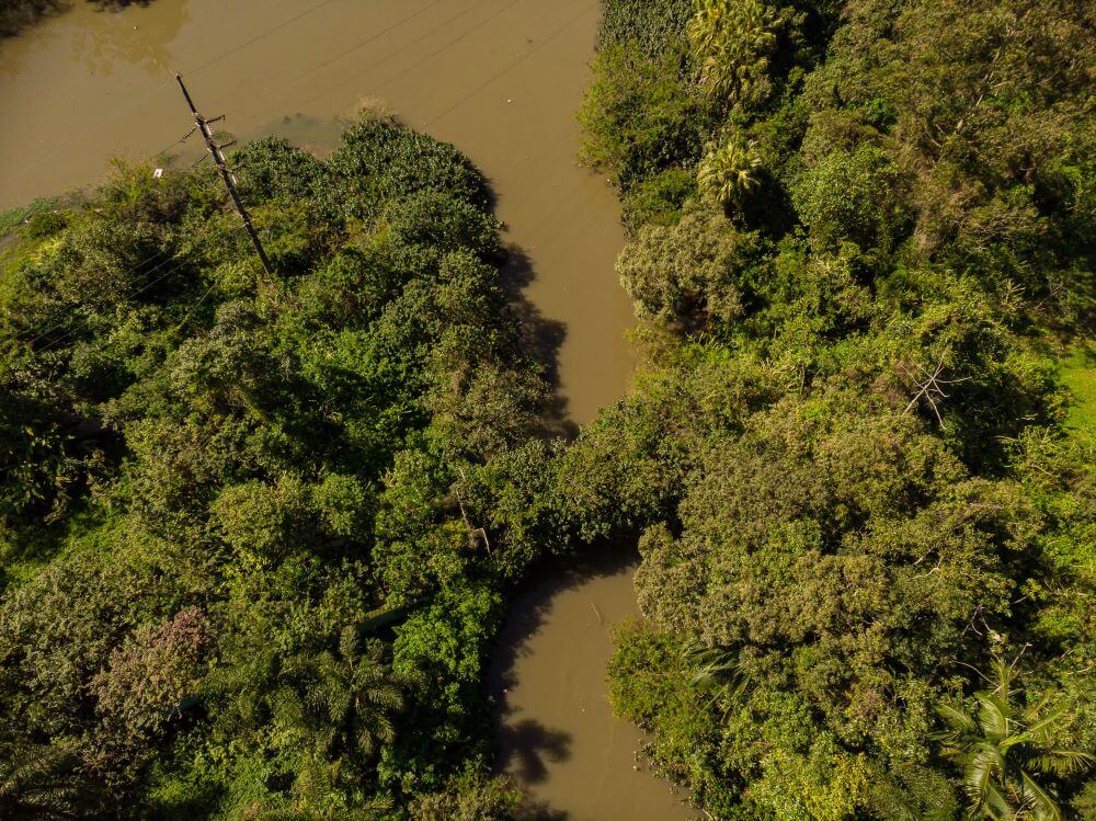 Ponto no qual o rio Jaguarão próximo ao rio Cachoeira: macrodrenagem ainda distante