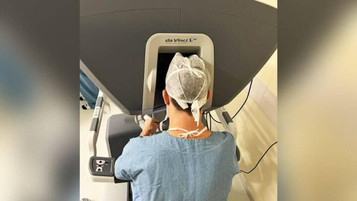 Procedimento foi feito pelo Dr. Andrew Massutti, cirurgião robótico do HSI