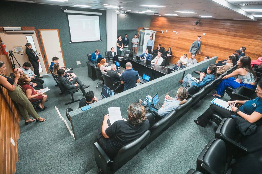 Reajuste do salário mínimo regional de SC avança na Alesc após passar pela CCJ