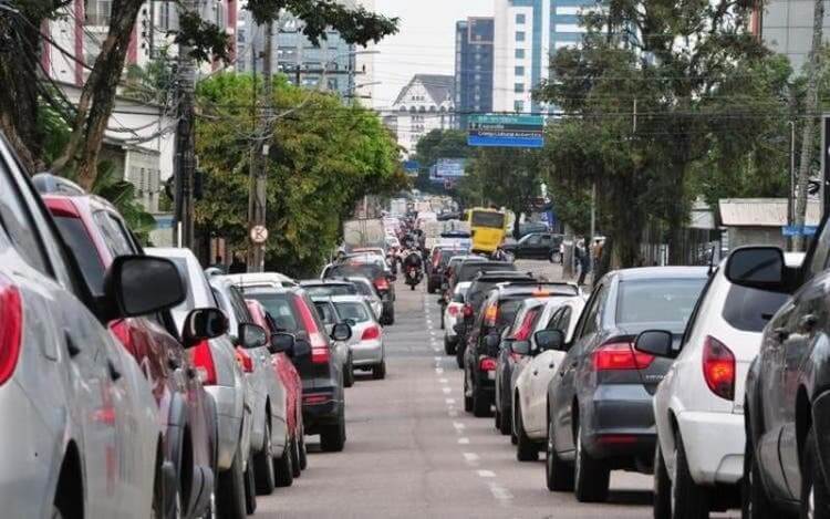 Custos com gasolina e transporte por aplicativo tiveram alta expressiva