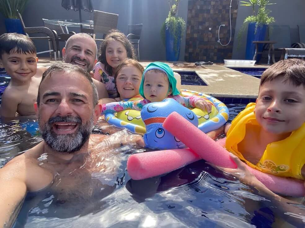 Família compartilha nas redes sociais o dia a dia juntos para inspirar presença paterna