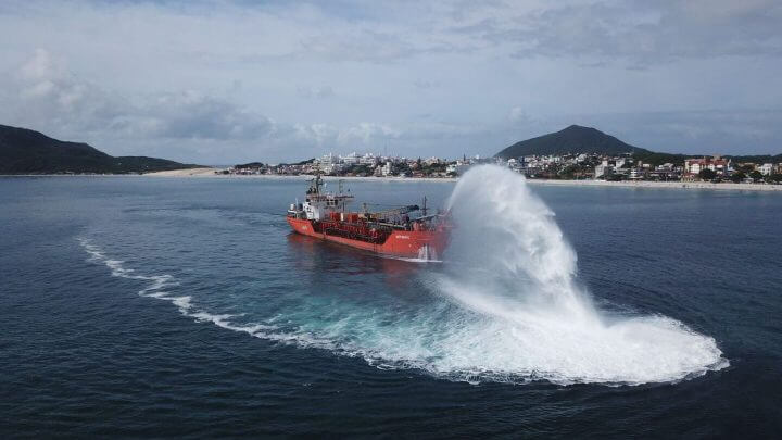 Alargamento da praia teve início no fim de janeiro (Foto: PMF/Divulgação)