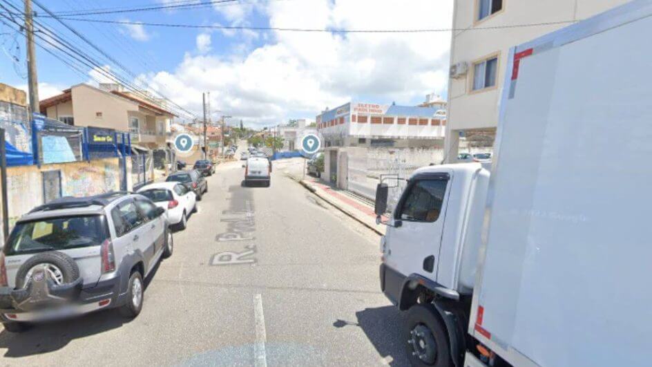 Vítima foi levada ao hospital com ferimentos nas duas pernas (Foto: Google Maps, reprodução)