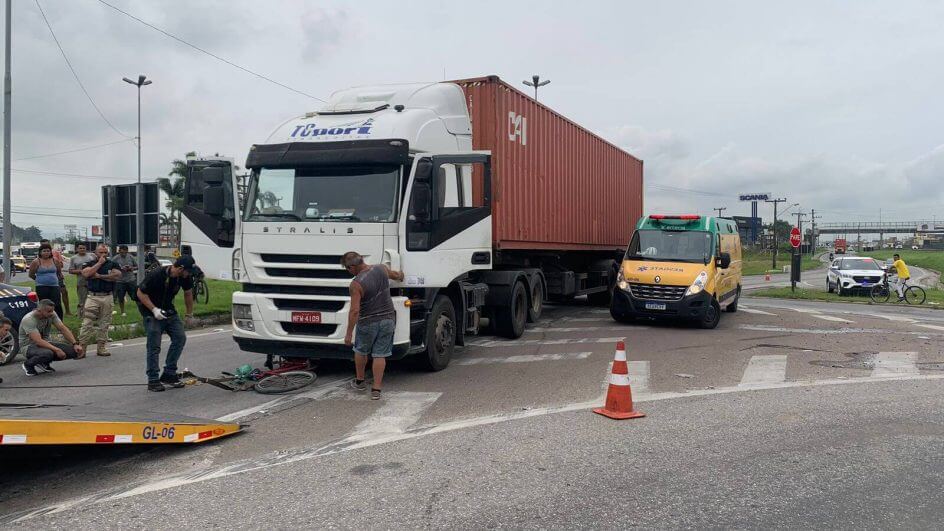 Ocorrência interditou marginal da rodovia por mais de duas horas