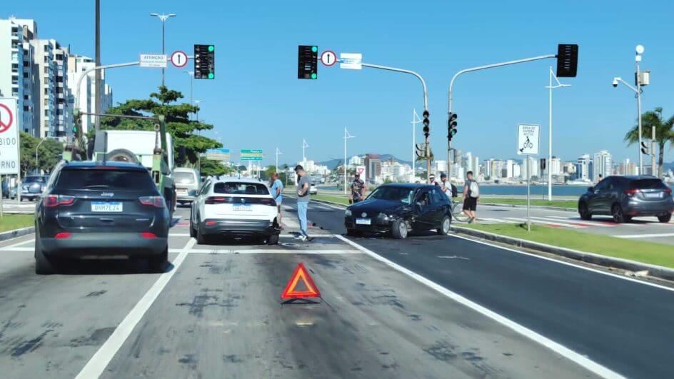 Apesar do susto, ninguém ficou ferido (Foto: Tiago Ghizoni/Diário Catarinense)