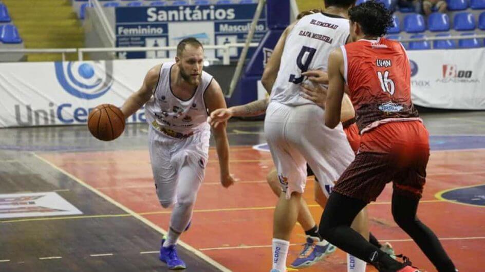 blumenau-vitoria-basquete-masculino-campeonato-brasileiro