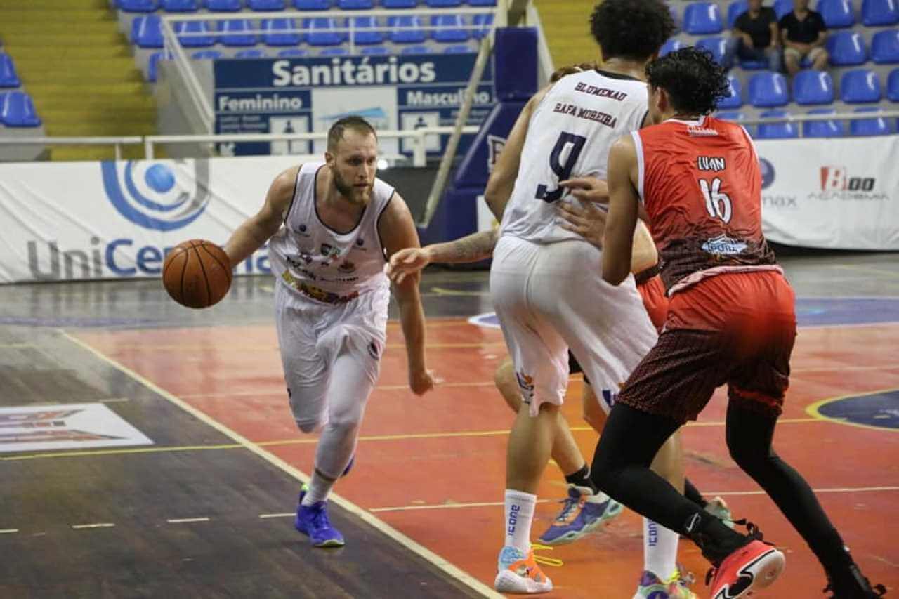 blumenau-vitoria-basquete-masculino-campeonato-brasileiro