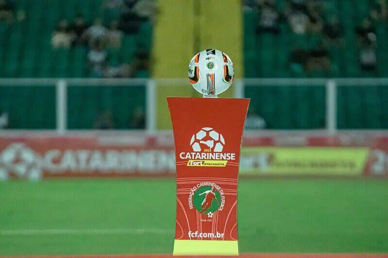 Primeira fase do catarinense acabou neste sábado (11) com a disputa de seis jogos simultâneos (Foto: Patrick Rodrigues, Santa)
