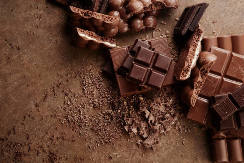 Barras e pedaços de chocolate