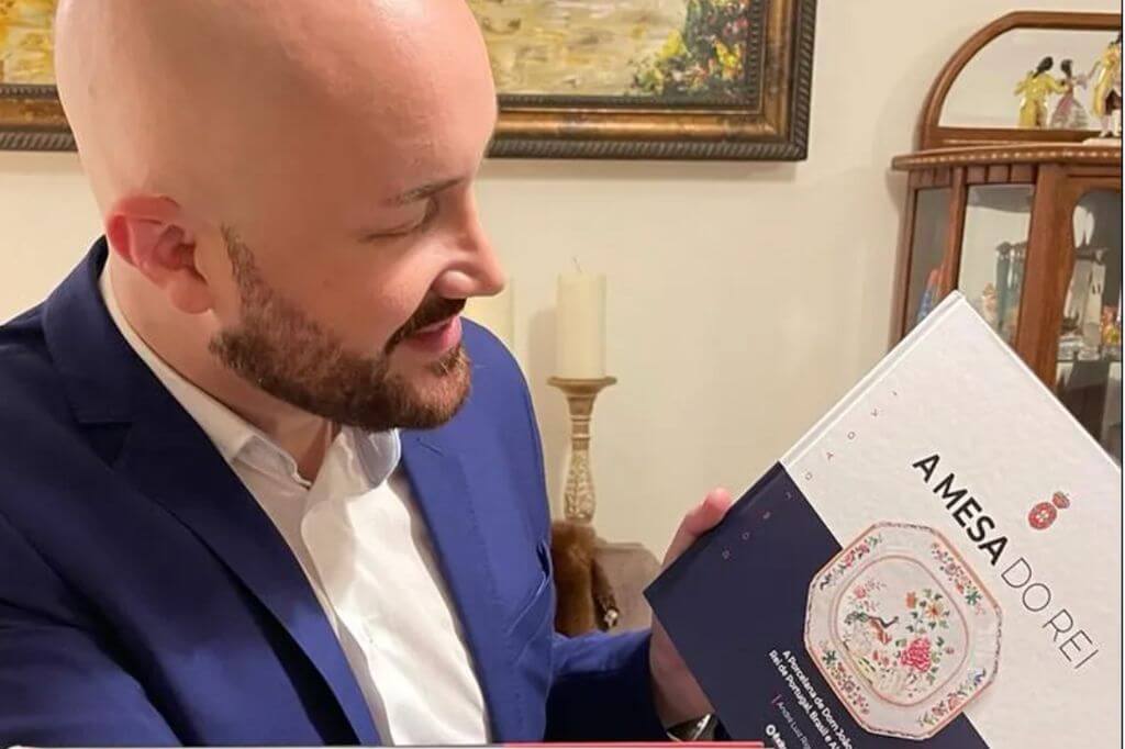 Colecionador é autor do livro 'A Mesa do Rei'
