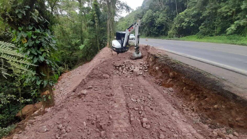 Intervenção está sendo realizada no km 21, em Joinville