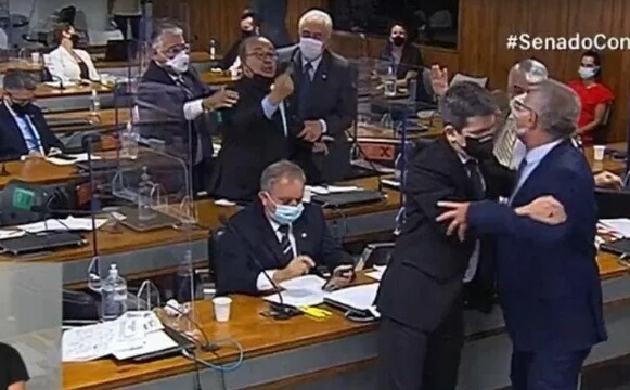 Bate-boca na CPI da Covid