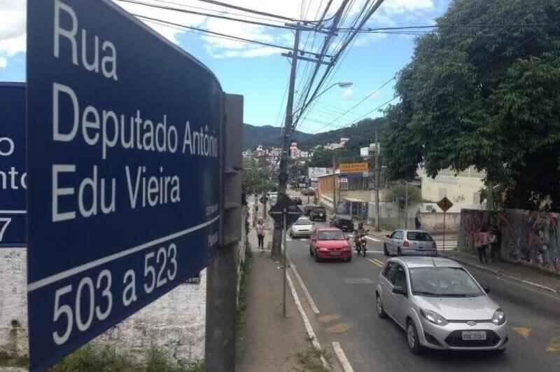 Acidente ocorreu em trecho da Edu Vieira (Foto: Guto Kuerten / Agencia RBS)