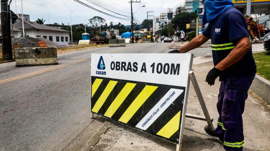Obras na rua Deputado Antônio Edu Vieira devem ser concluídas na primeira quinzena de abril (Foto: Tiago Ghizoni, NSC Total)