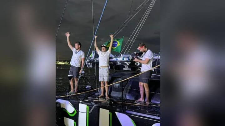 Embarcação equipe Guyot Environment - Team Europe, que representa a França e a Alemanha, apresentou "movimentos anormais" no casco