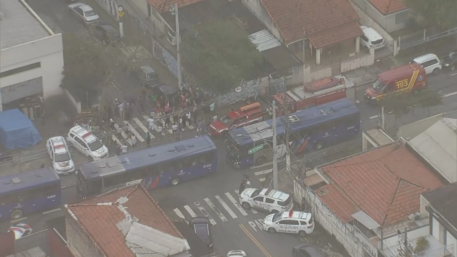 Ataque em escola deixou uma pessoa morta e quatro feridos (Foto: TV Globo, reprodução)