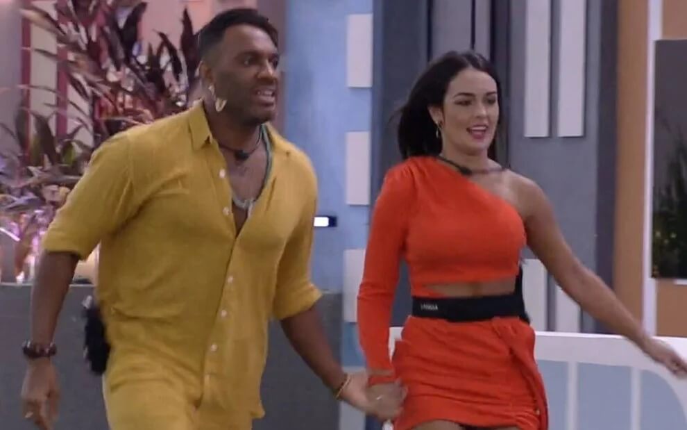 Fred e Larissa voltaram para o confinamento já na quinta-feira (23) (Foto: Reprodução, Globoplay)