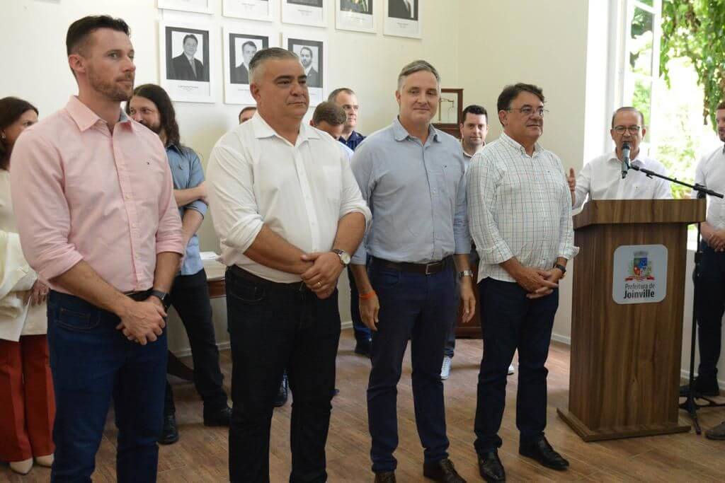Na solenidade no hospital, governador Jorginho chamou bancada de Joinville para fazer anúncio de repasse