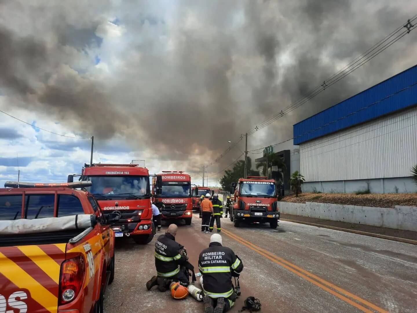 Incêndio ocorreu na manhã de domingo em Xanxerê (Foto: Corpo de Bombeiros Militar de SC, divulgação)