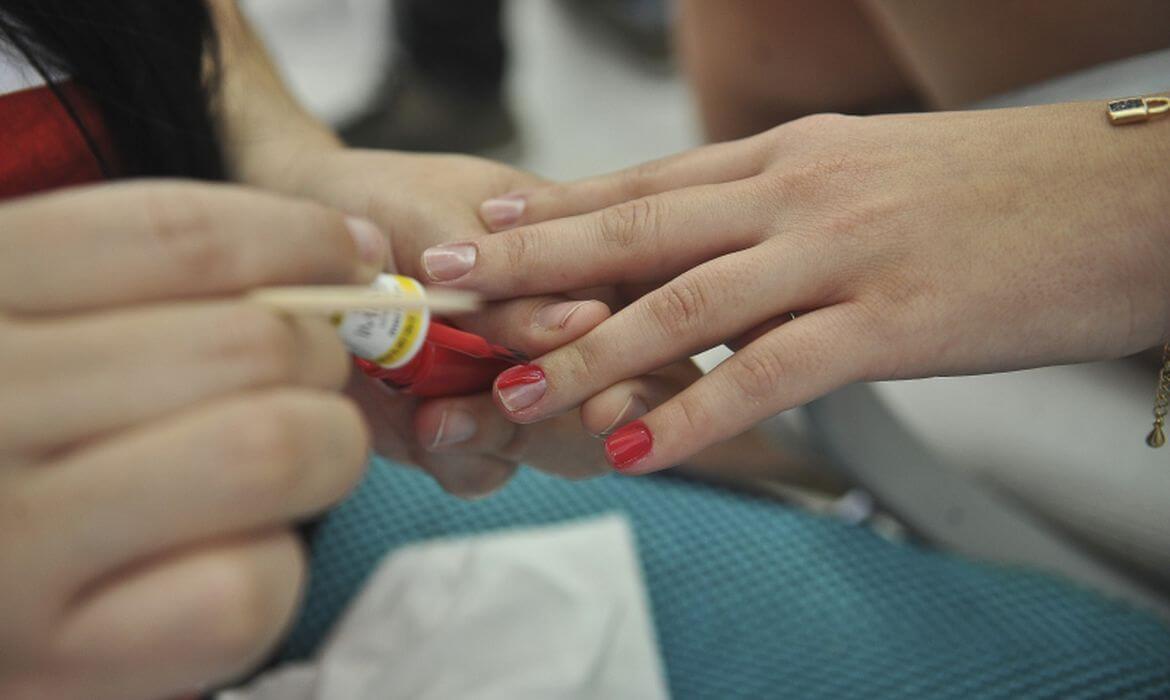 Cursos na área de estética estão entre os oferecidos pela prefeitura de Lages