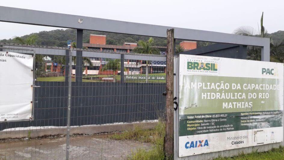 Obras de macrodrenagem do rio Mathias estão paradas desde 2020