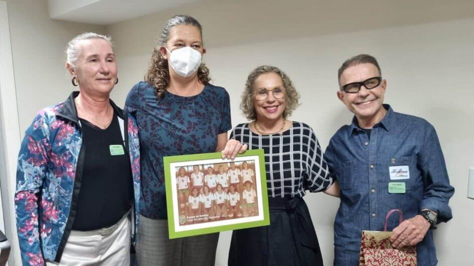 Izolde Neitzhe (da organização da maratona), a ministra Ana Moser, a deputada Ana Paula Lima e Raul Cardozo, idealizador do evento