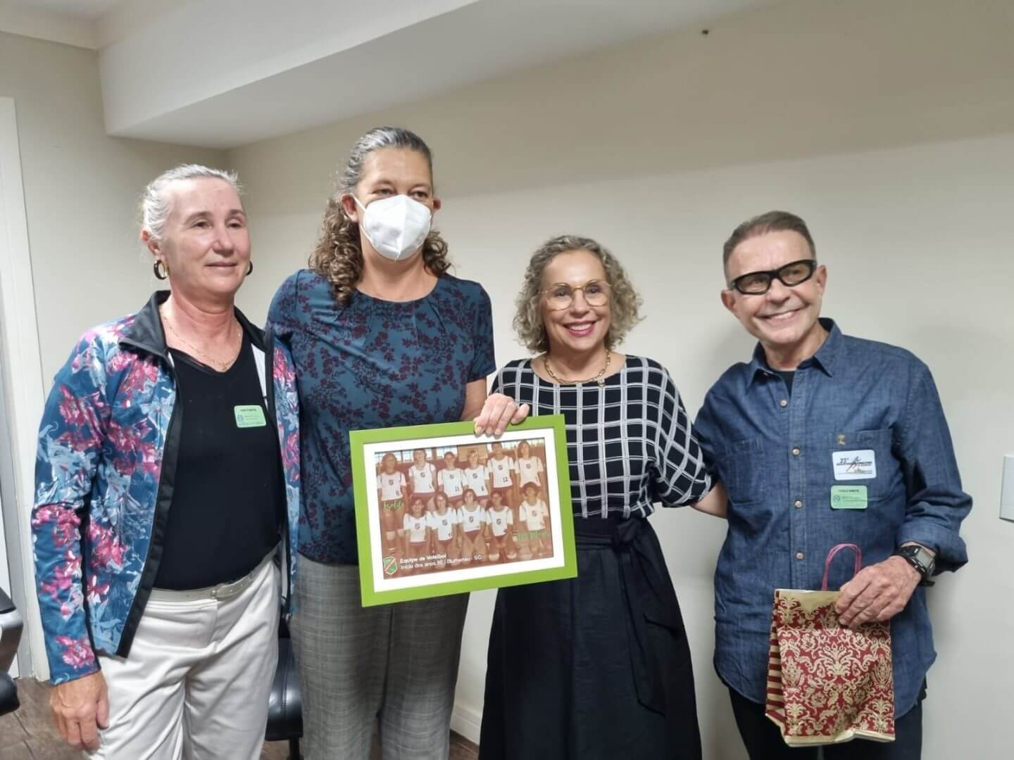 Izolde Neitzhe (da organização da maratona), a ministra Ana Moser, a deputada Ana Paula Lima e Raul Cardozo, idealizador do evento