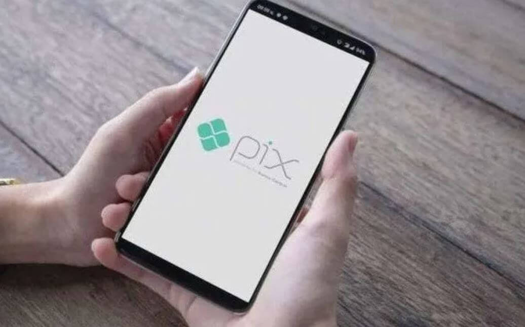 Deputado sugere pagamento de impostos via Pix