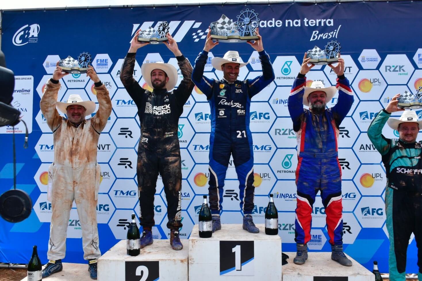 Pódio da segunda prova do Campeonato Brasileiro de Velocidade na Terra