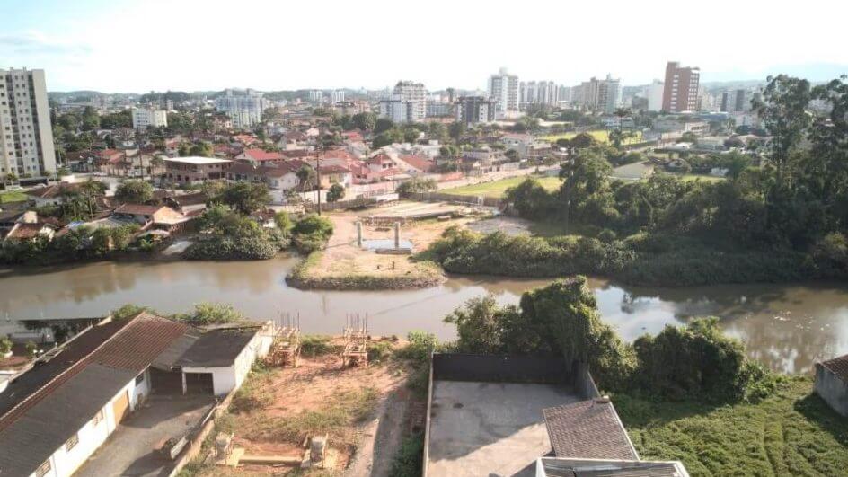Obras de construção da ponte estão paradas desde o mês passado