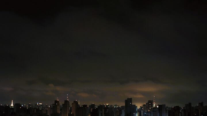 Skyline de São Paulo durante um apagão