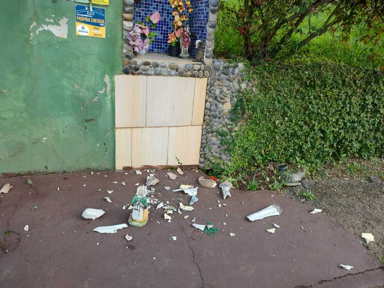 Imagens ficaram totalmente destruídas (Foto: Polícia Civil/Divulgação)